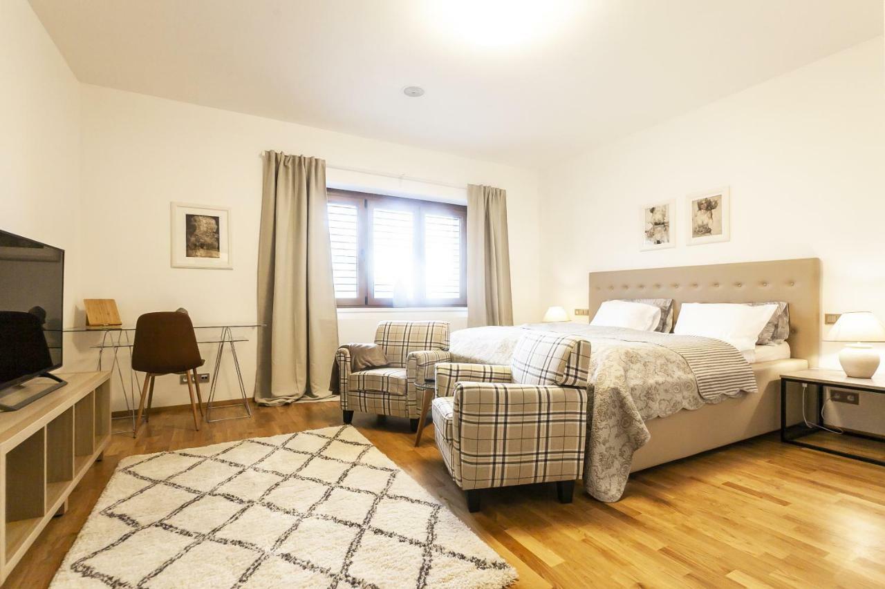 Prague Expat House Apartamento Exterior foto