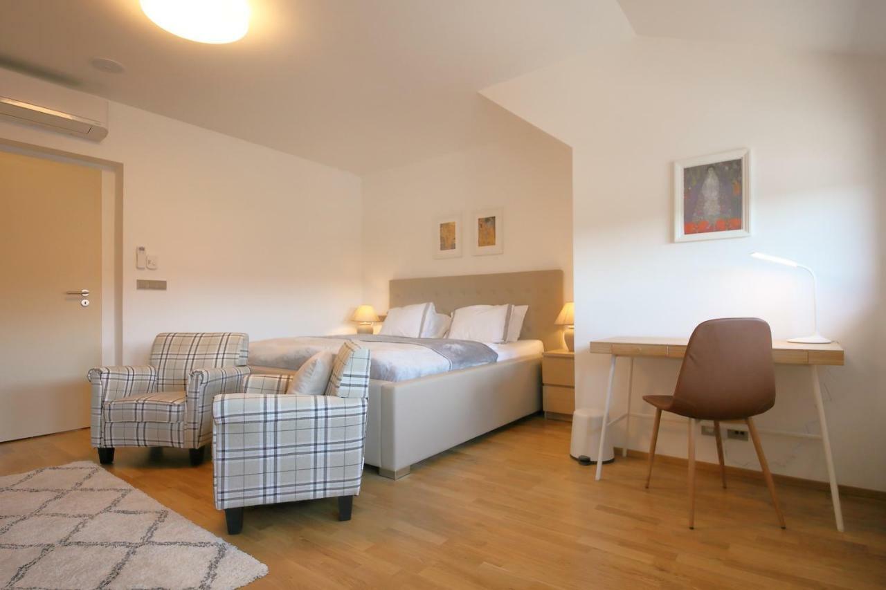 Prague Expat House Apartamento Exterior foto
